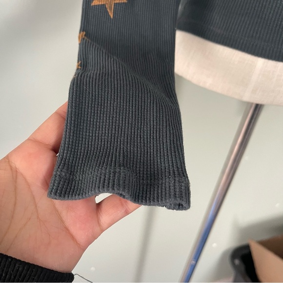 Daydreamer Gray Stardust Crop Top Henley NWOT Medium - Picture 4 of 9